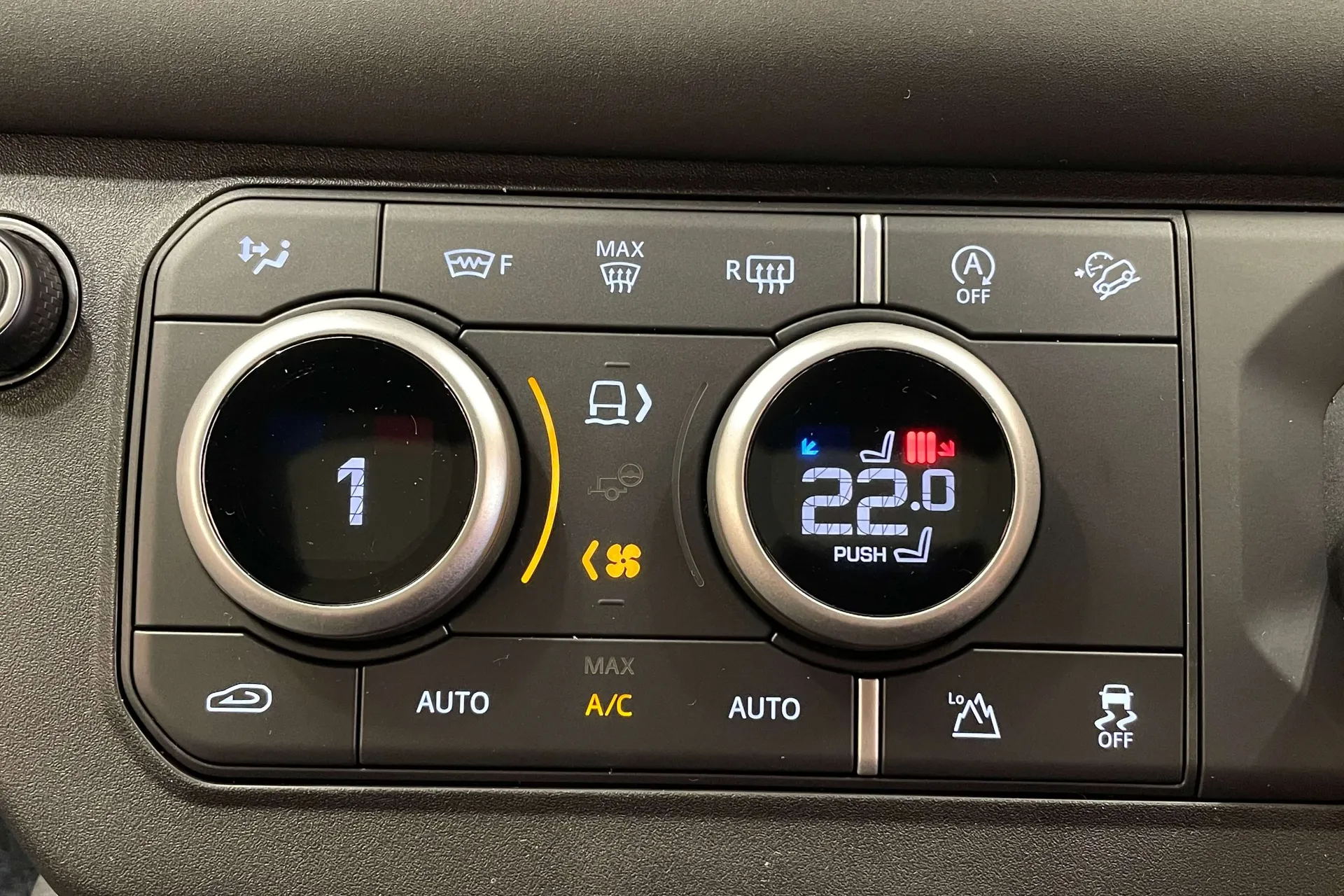 LAND ROVER Defender 110 thumbnail image number 23