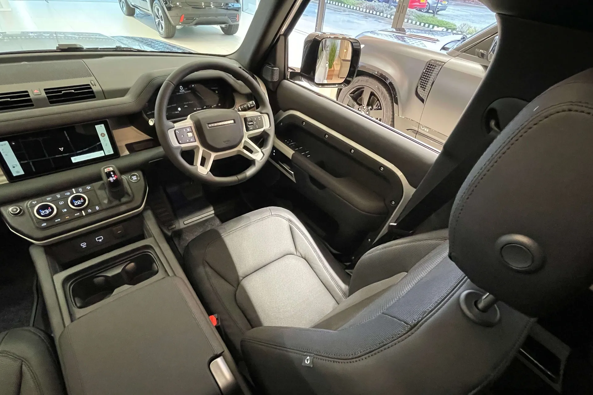 LAND ROVER Defender 110 thumbnail image number 14