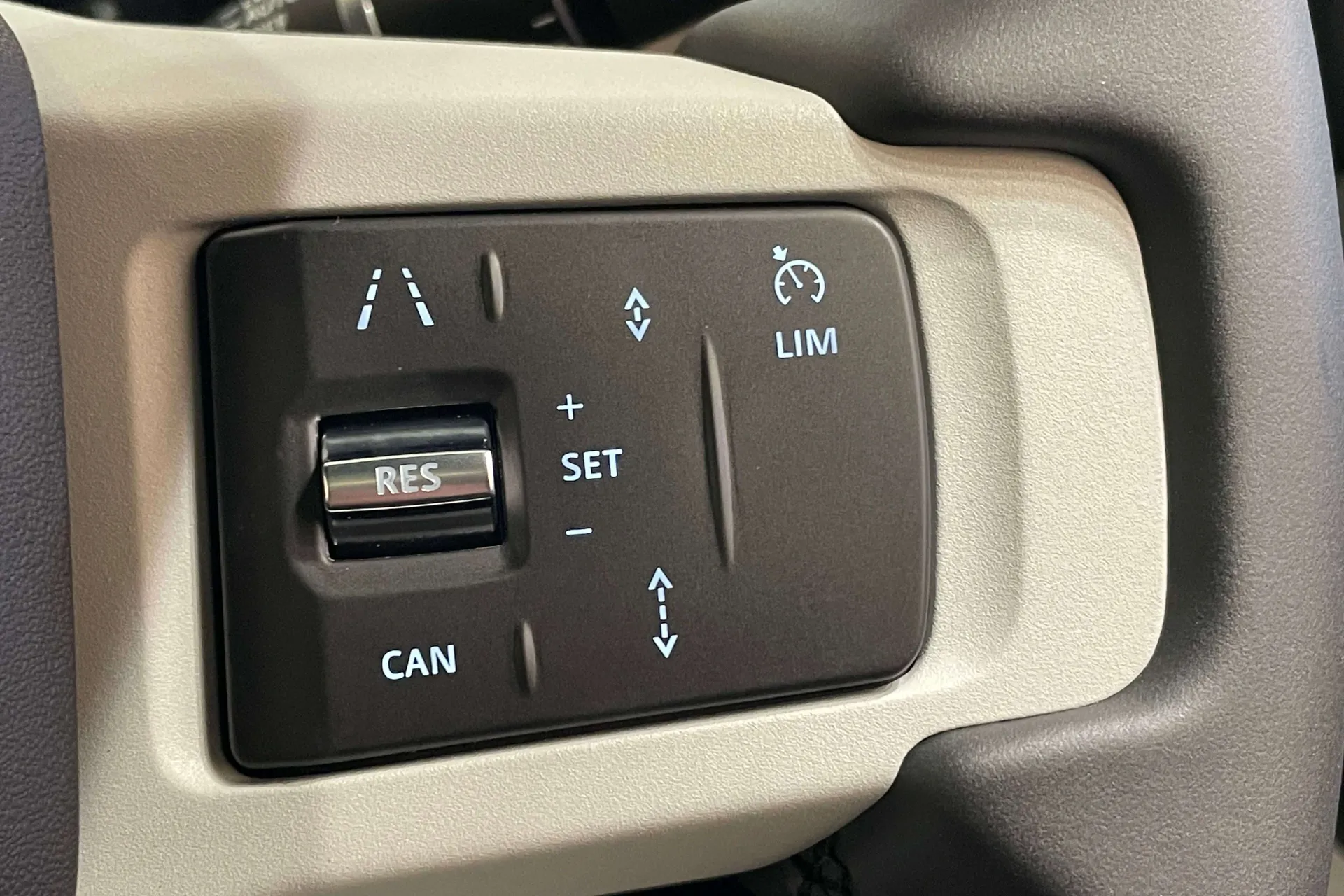 LAND ROVER Defender 110 thumbnail image number 17