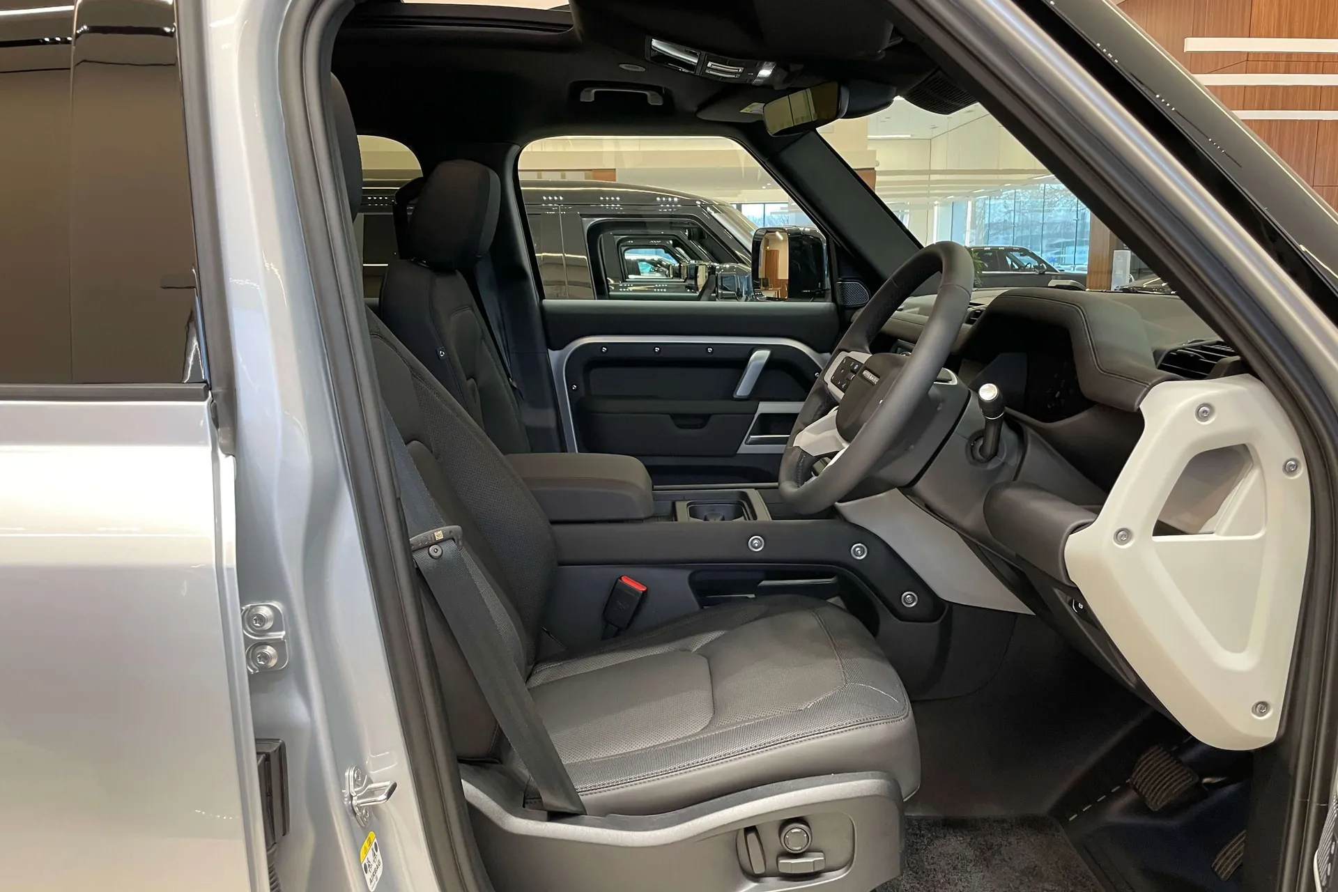 LAND ROVER Defender 110 thumbnail image number 35