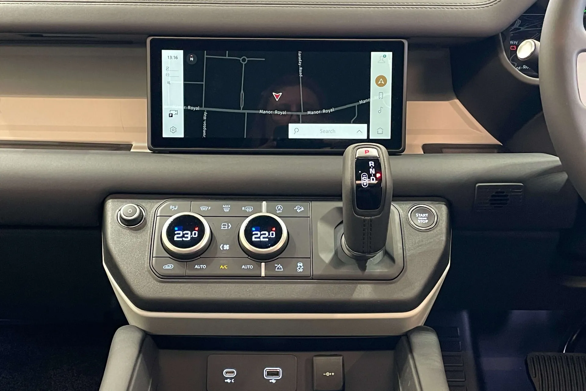 LAND ROVER Defender 110 thumbnail image number 13