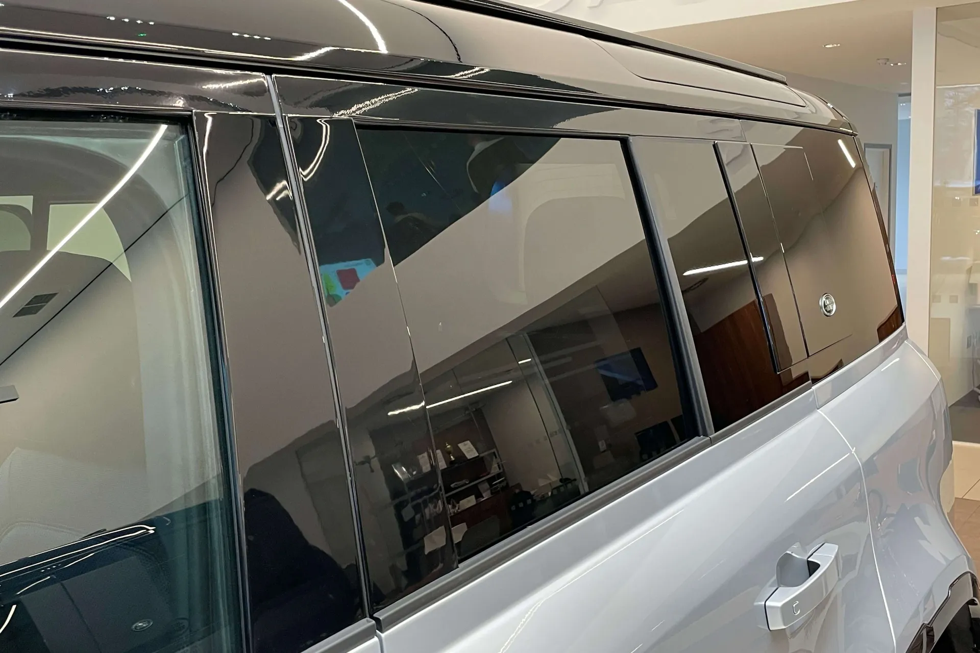 LAND ROVER Defender 110 thumbnail image number 27