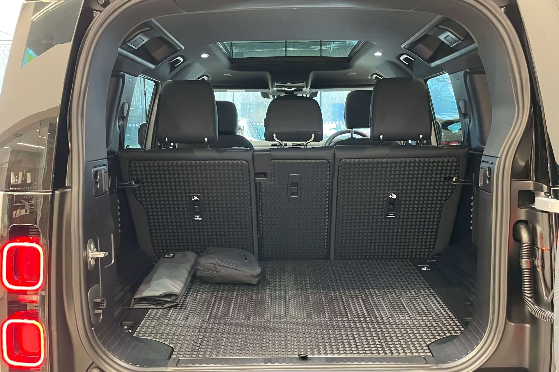 LAND ROVER Defender 110 thumbnail image number 26