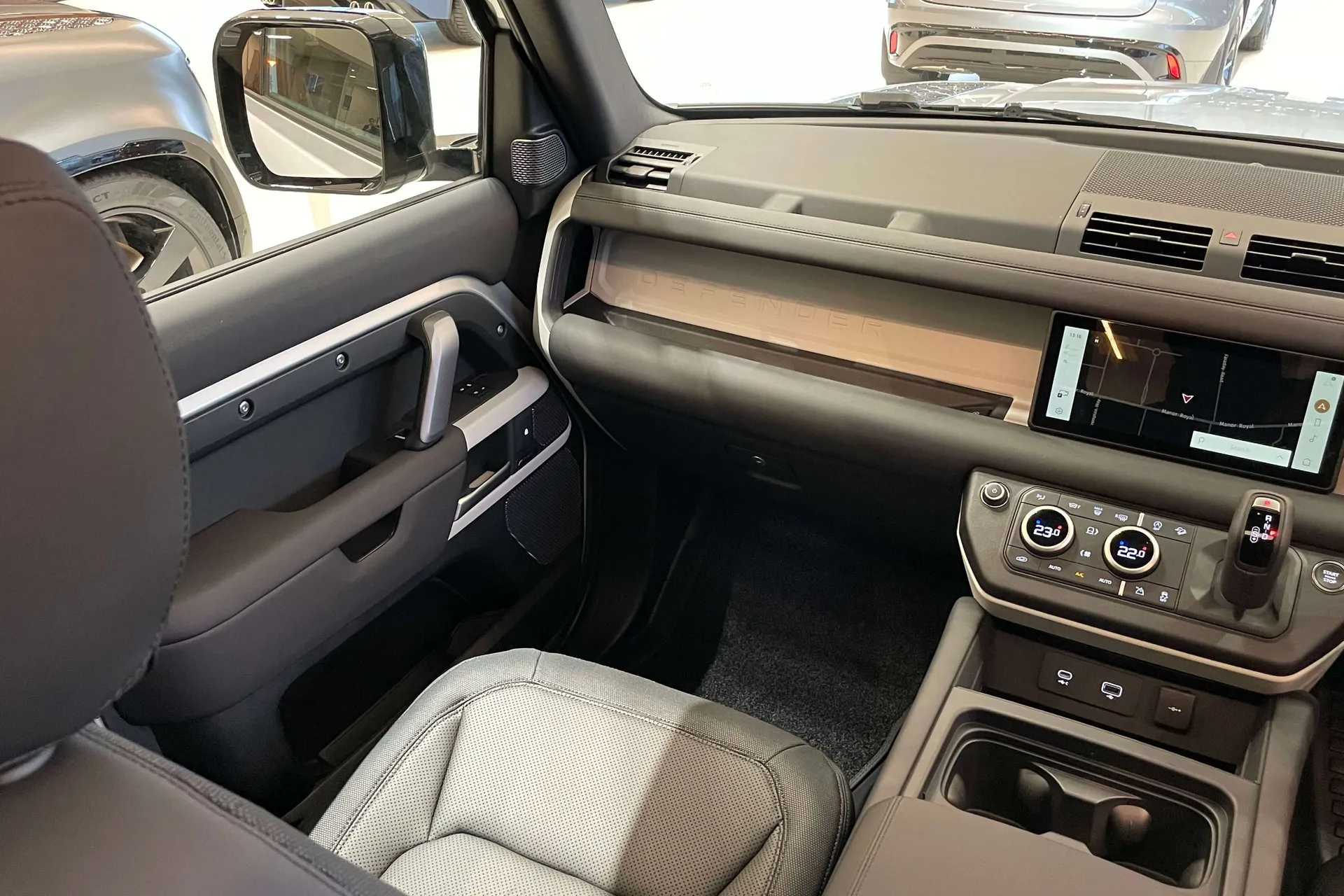 LAND ROVER Defender 110 thumbnail image number 12