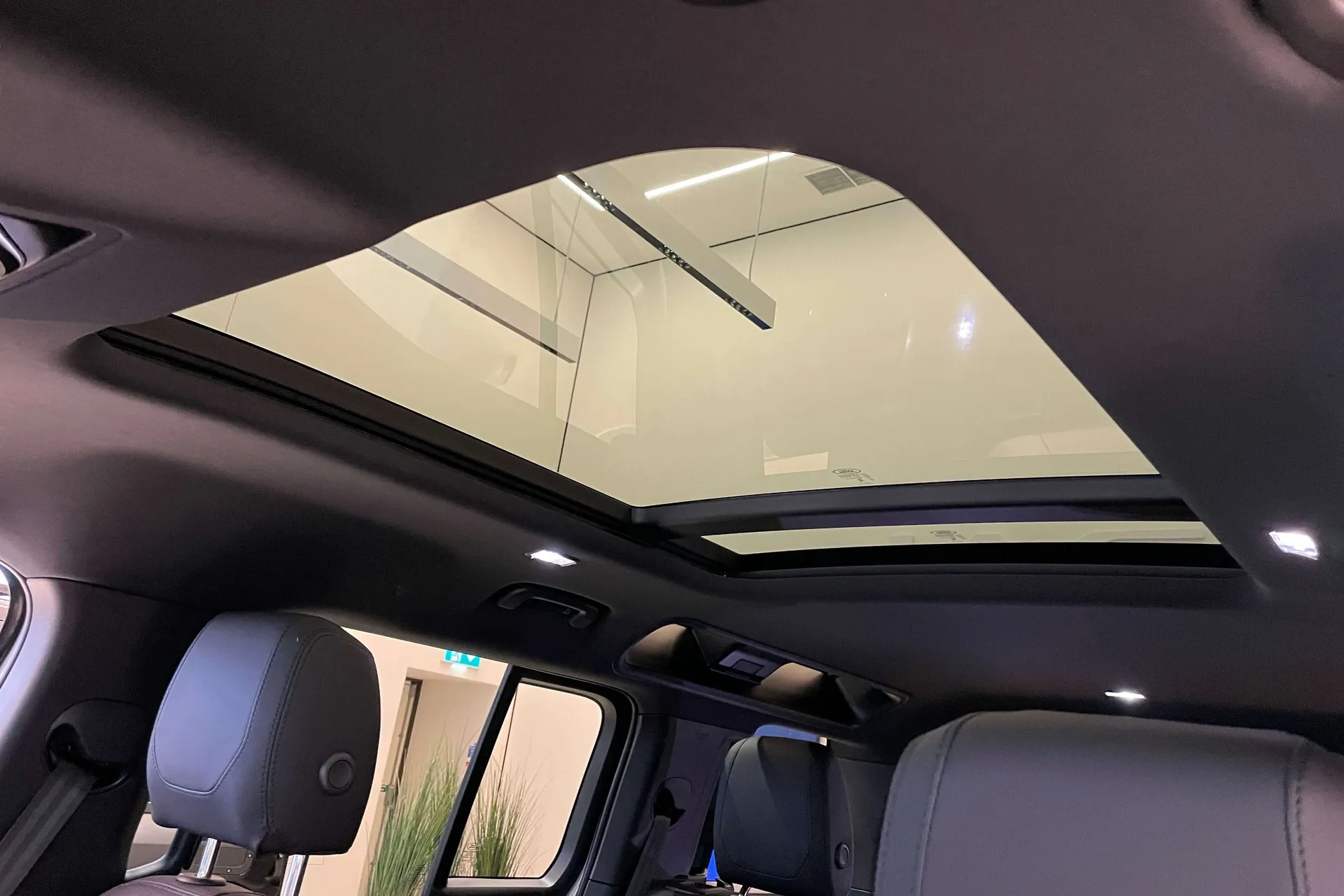 LAND ROVER Defender 110 thumbnail image number 4