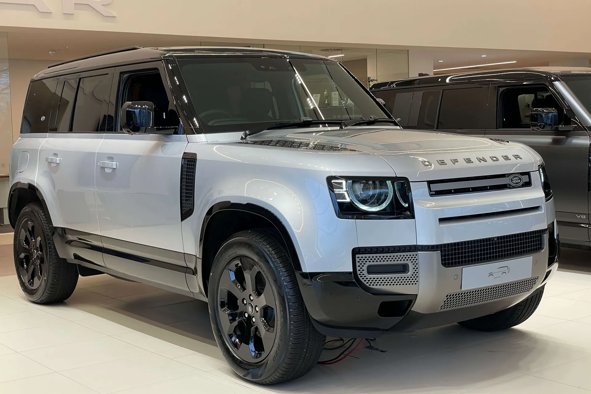 LAND ROVER Defender 110 focused image