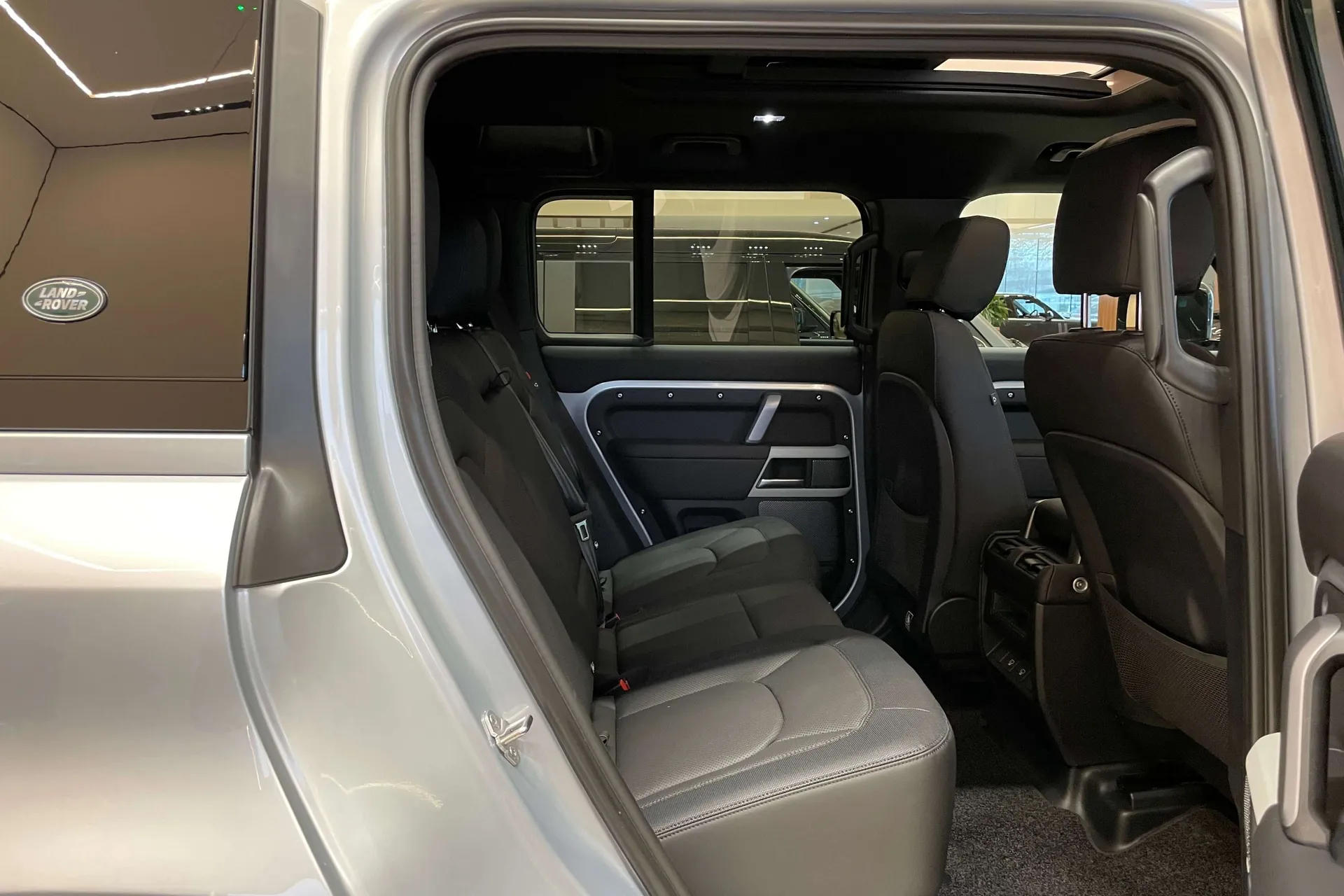 LAND ROVER Defender 110 thumbnail image number 34