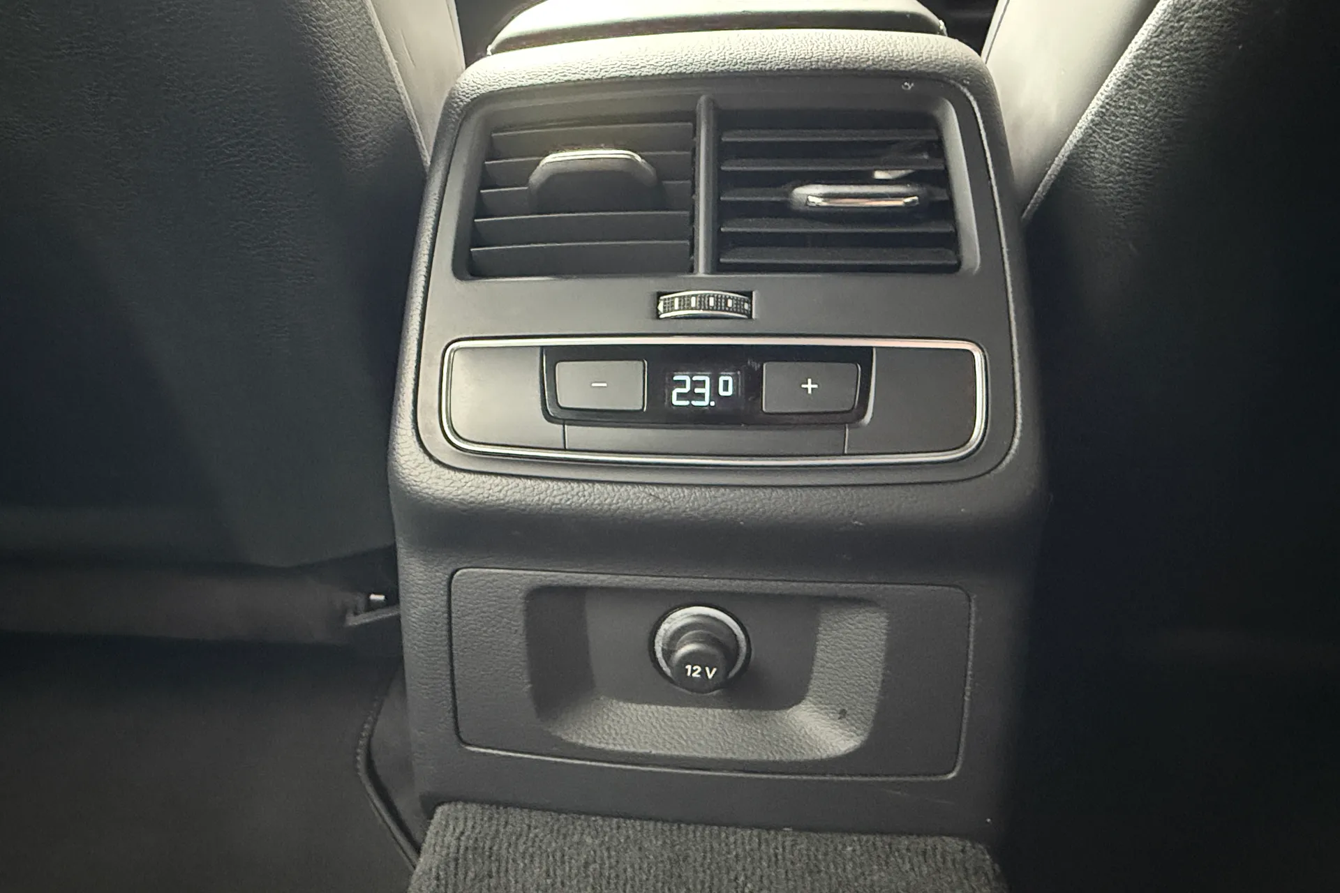 Audi A4 thumbnail image number 46