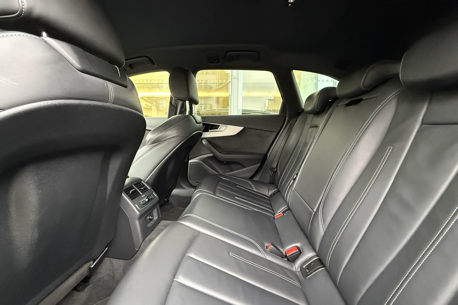 Audi A4 thumbnail image number 57