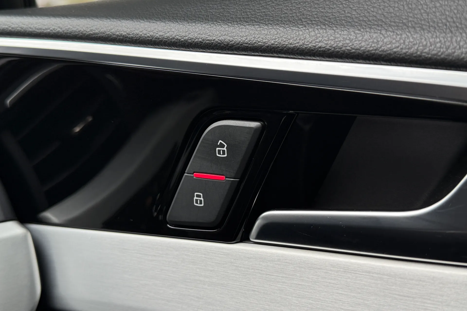 Audi A4 thumbnail image number 30