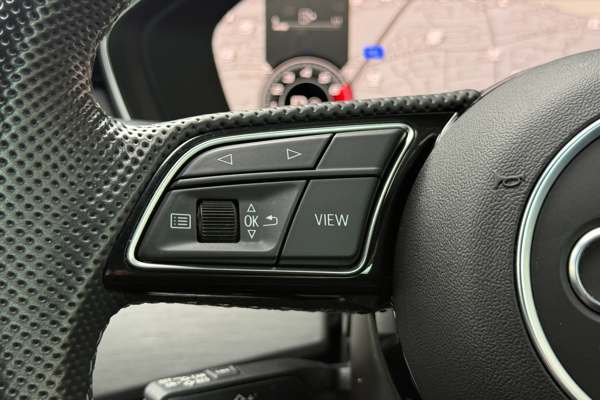 Audi A4 thumbnail image number 25