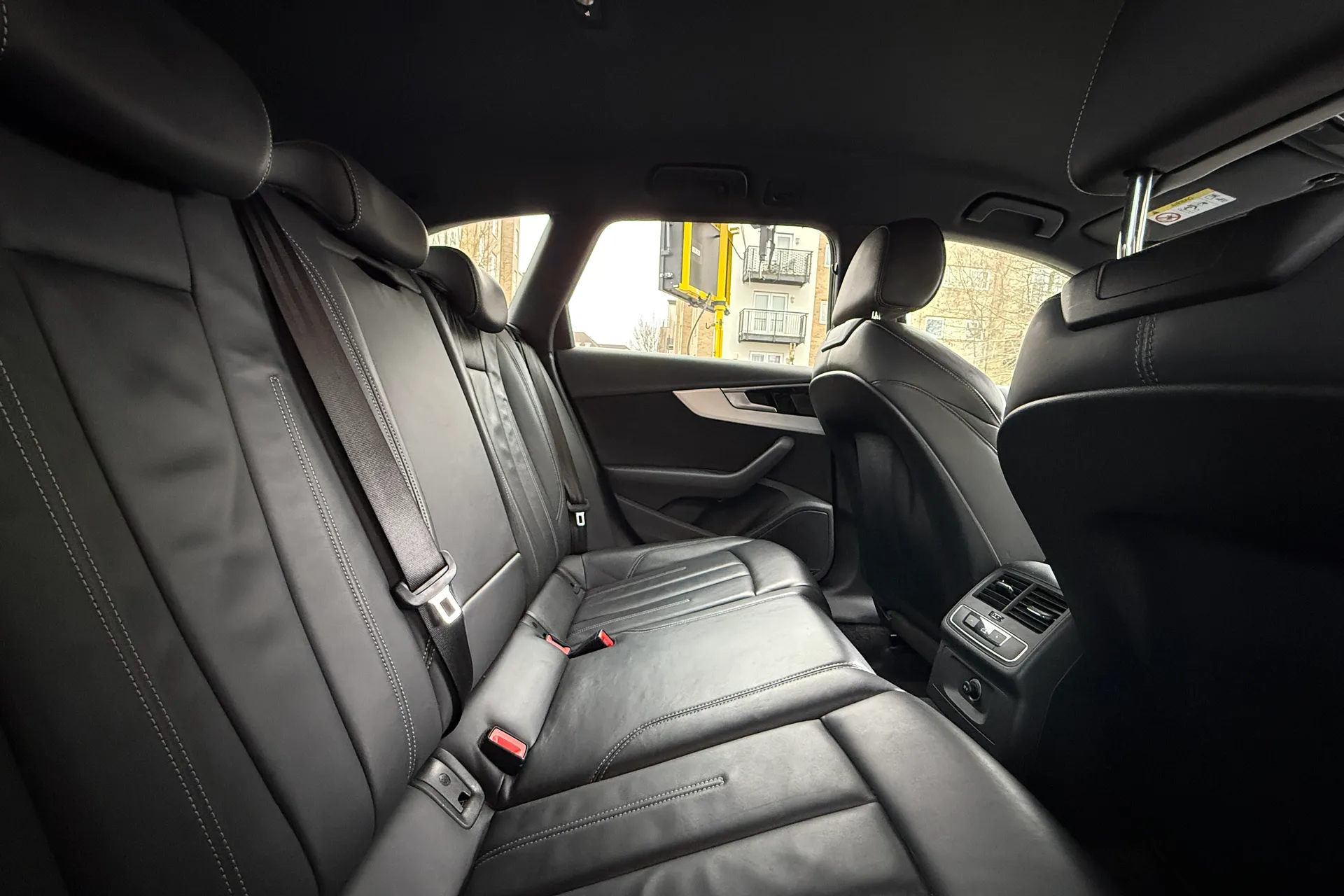 Audi A4 thumbnail image number 43