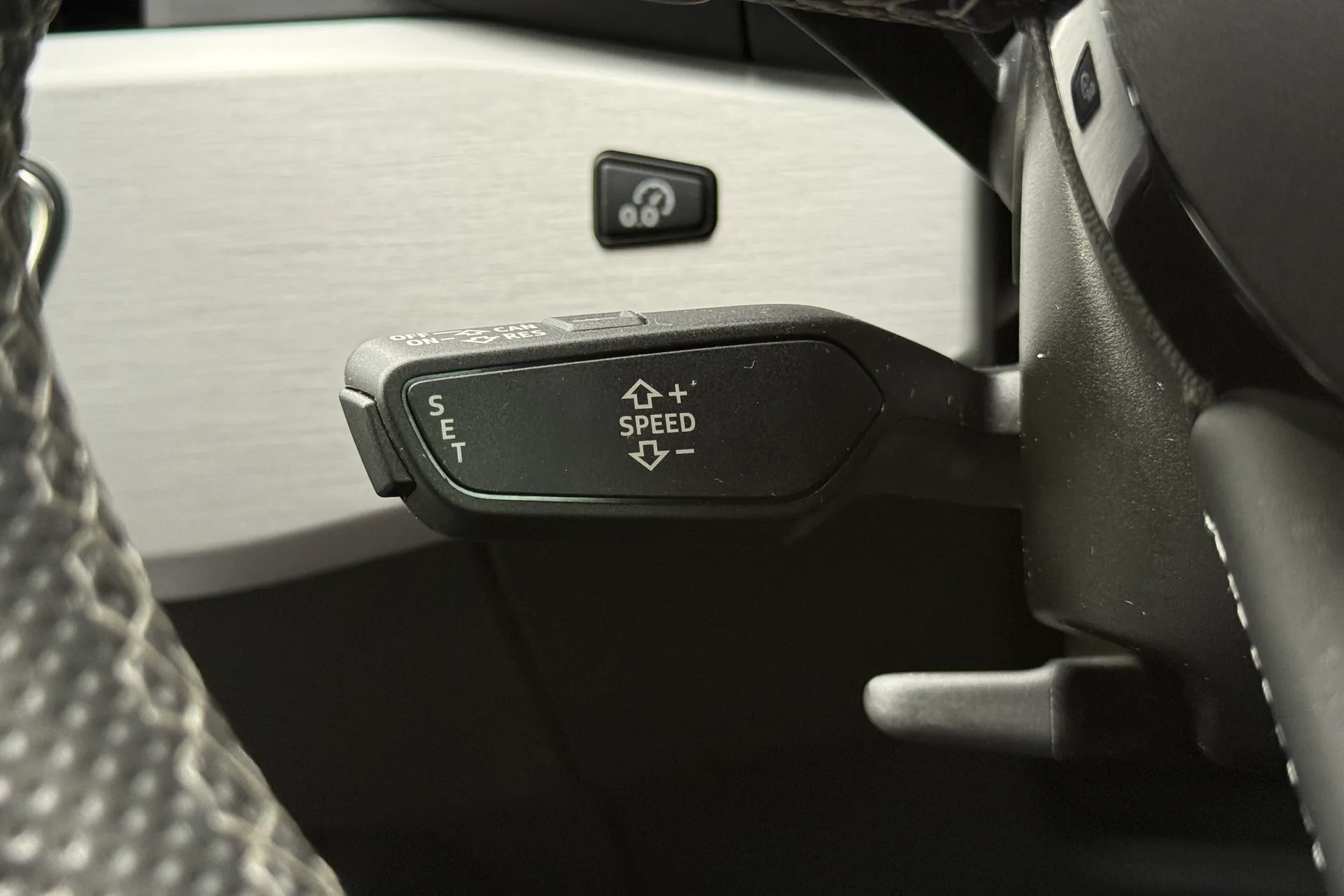 Audi A4 thumbnail image number 37