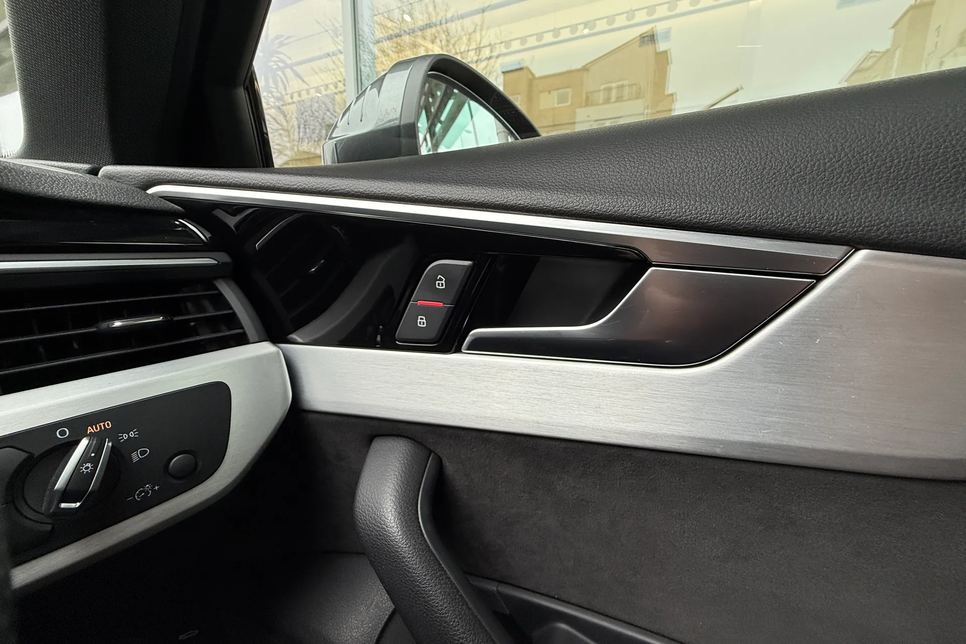 Audi A4 thumbnail image number 31