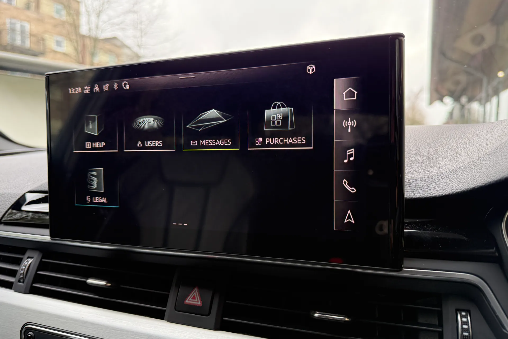 Audi A4 thumbnail image number 10