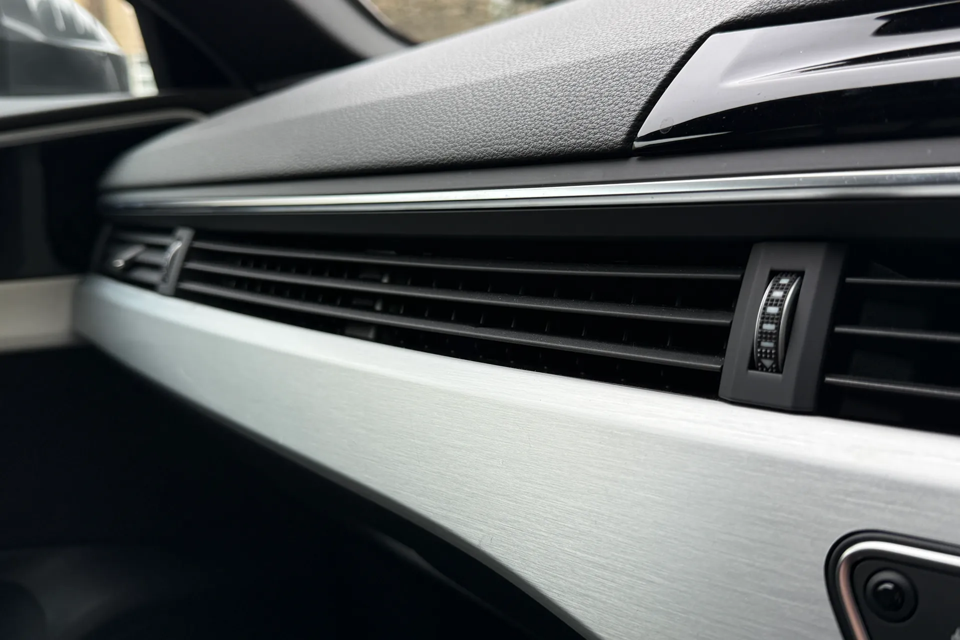 Audi A4 thumbnail image number 22