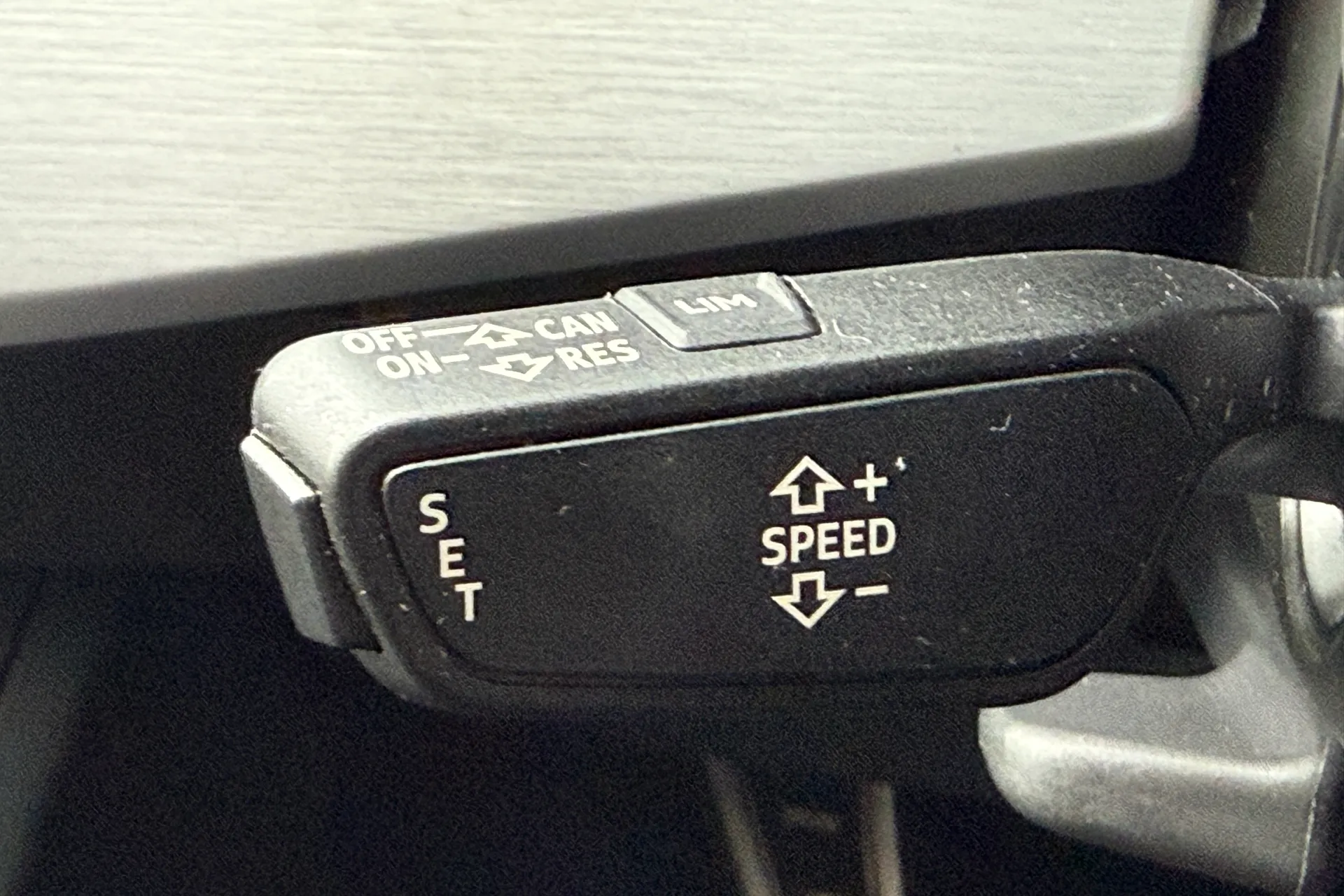 Audi A4 thumbnail image number 38