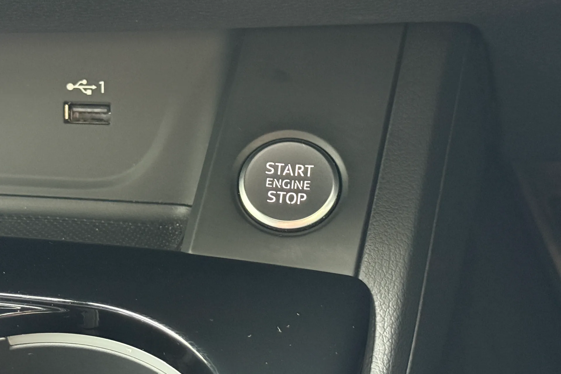 Audi A4 thumbnail image number 16