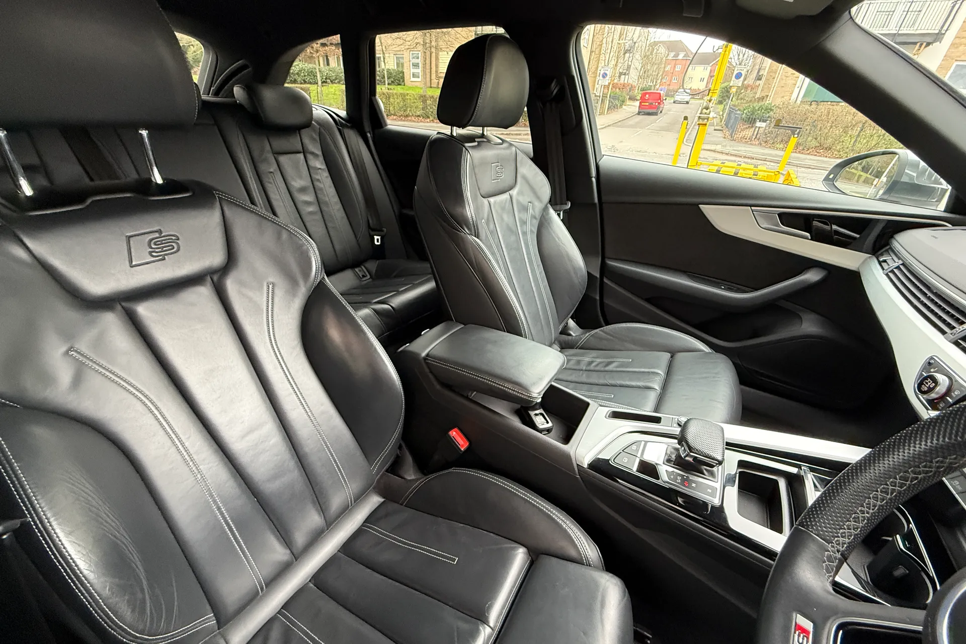 Audi A4 thumbnail image number 39