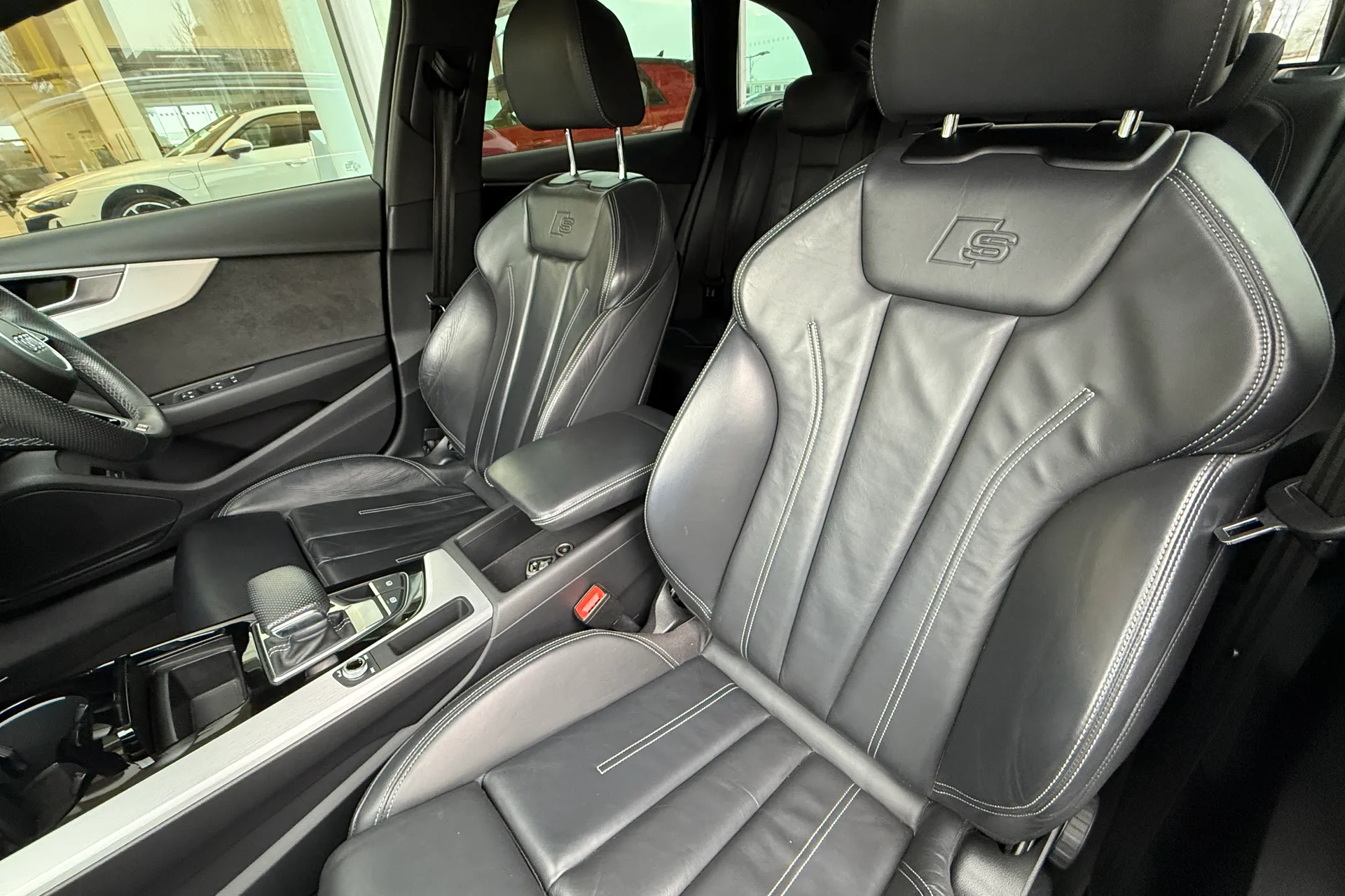 Audi A4 thumbnail image number 60