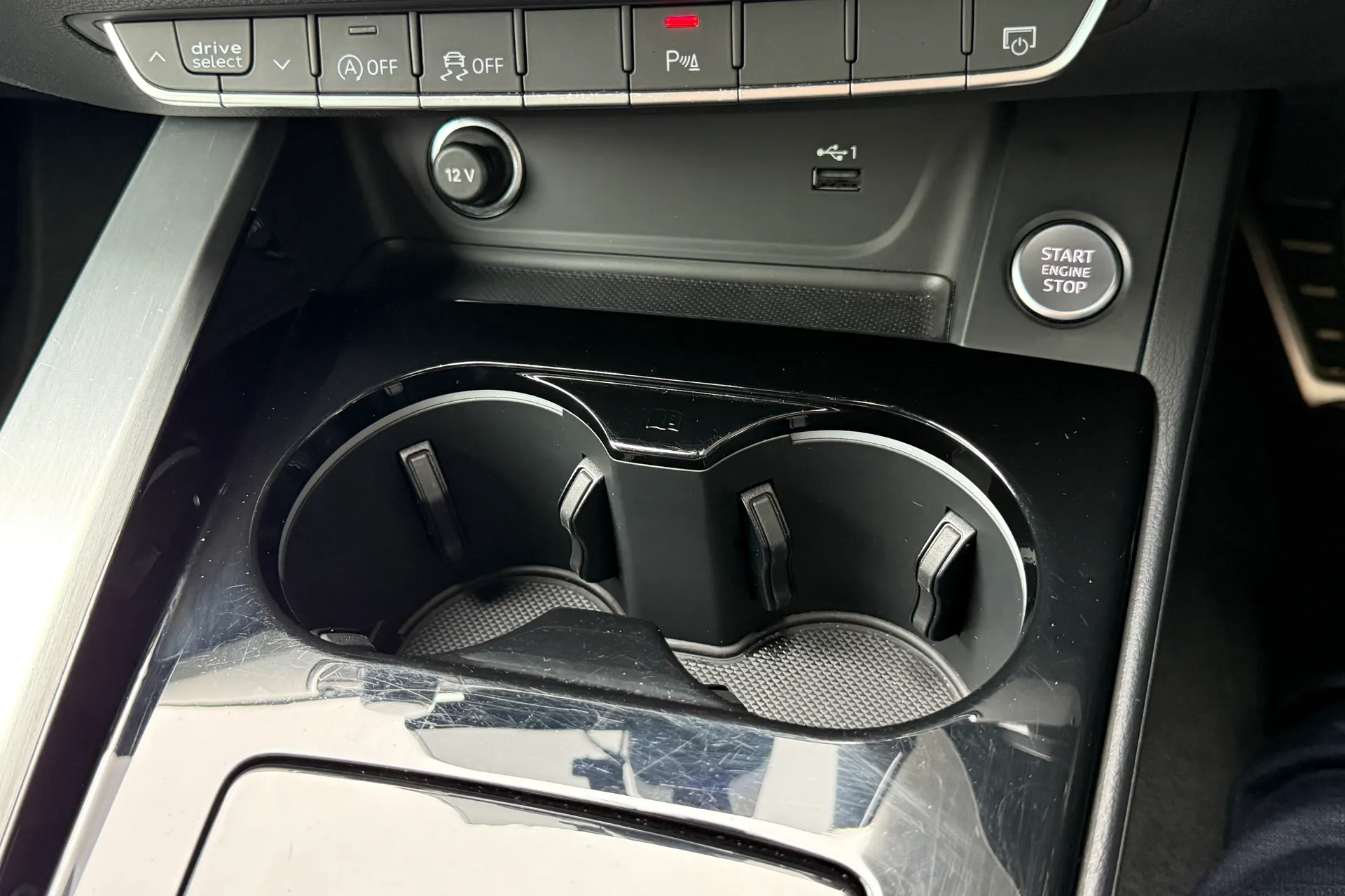 Audi A4 thumbnail image number 17