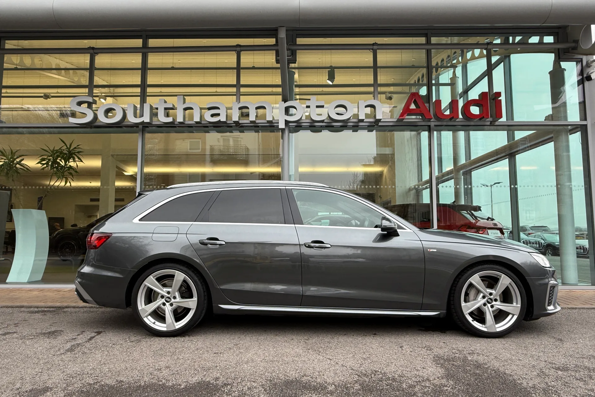 Audi A4 thumbnail image number 2