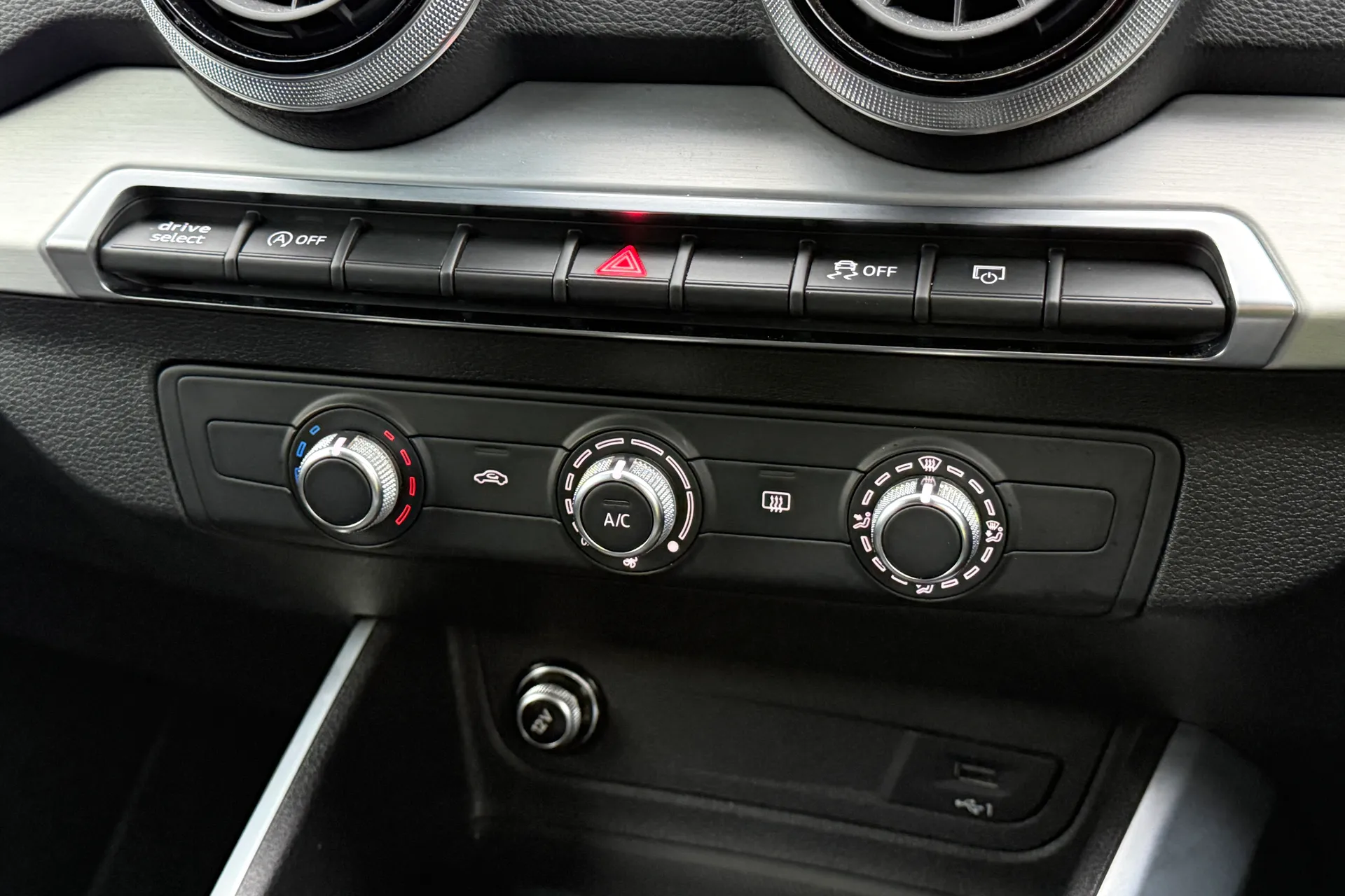 Audi Q2 thumbnail image number 13