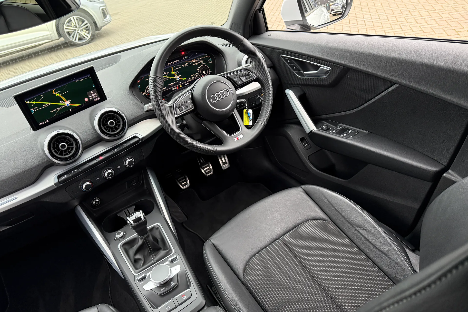 Audi Q2 thumbnail image number 38