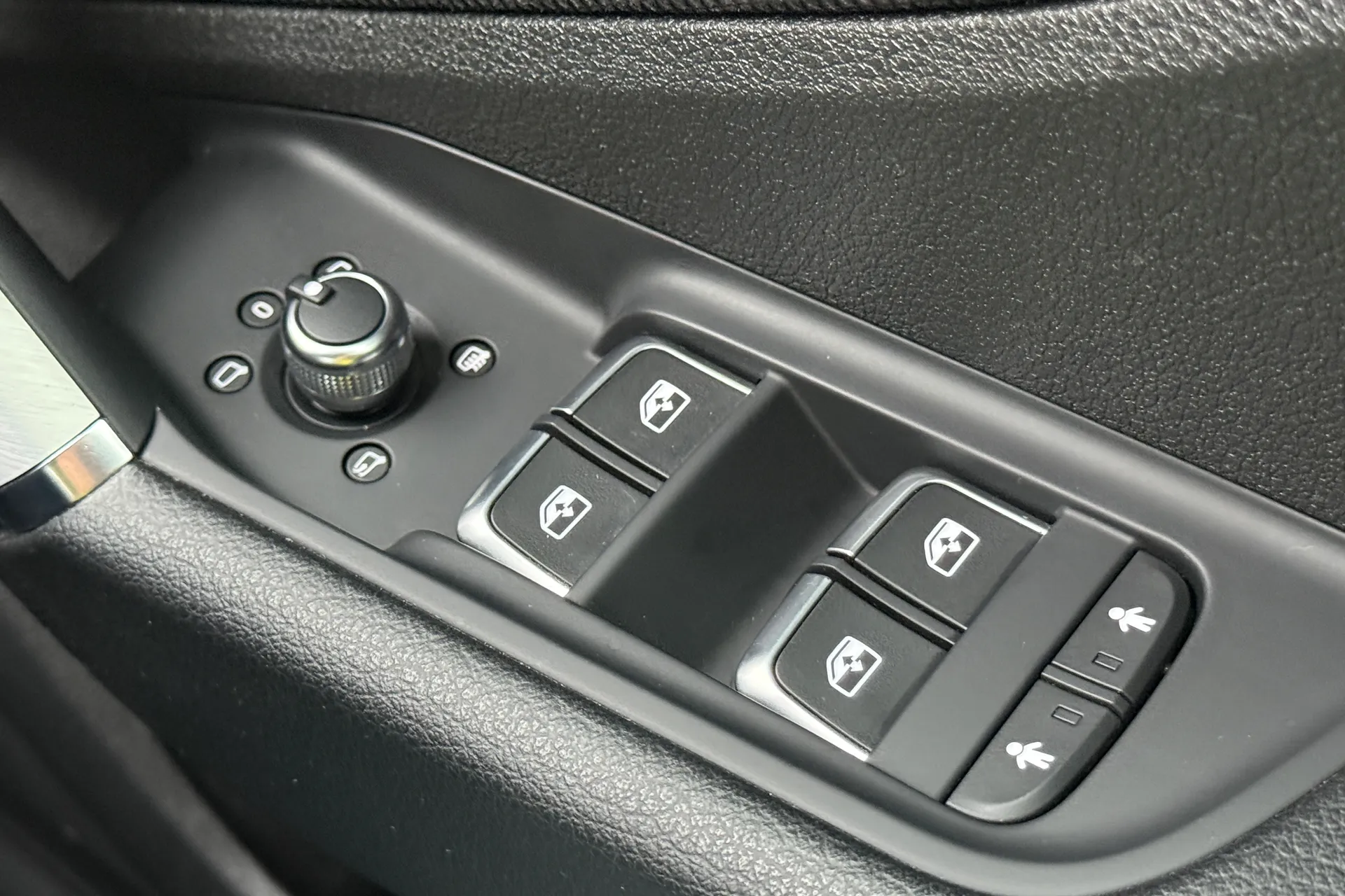 Audi Q2 thumbnail image number 15