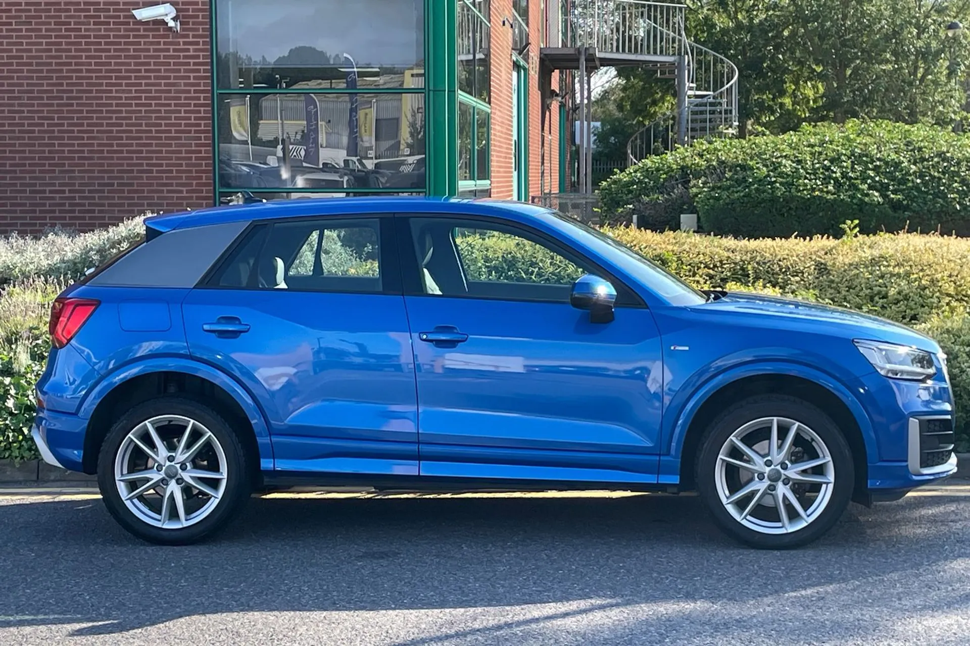 Audi Q2 thumbnail image number 2