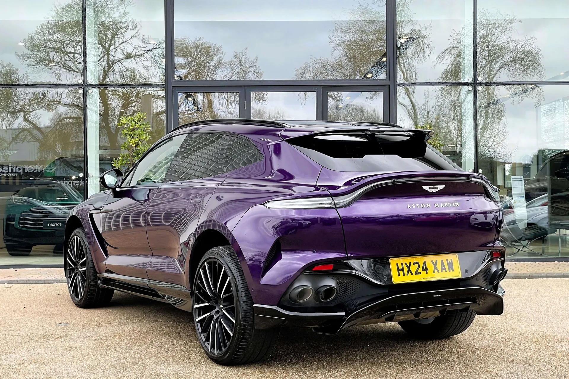 Aston Martin DBX thumbnail image number 9