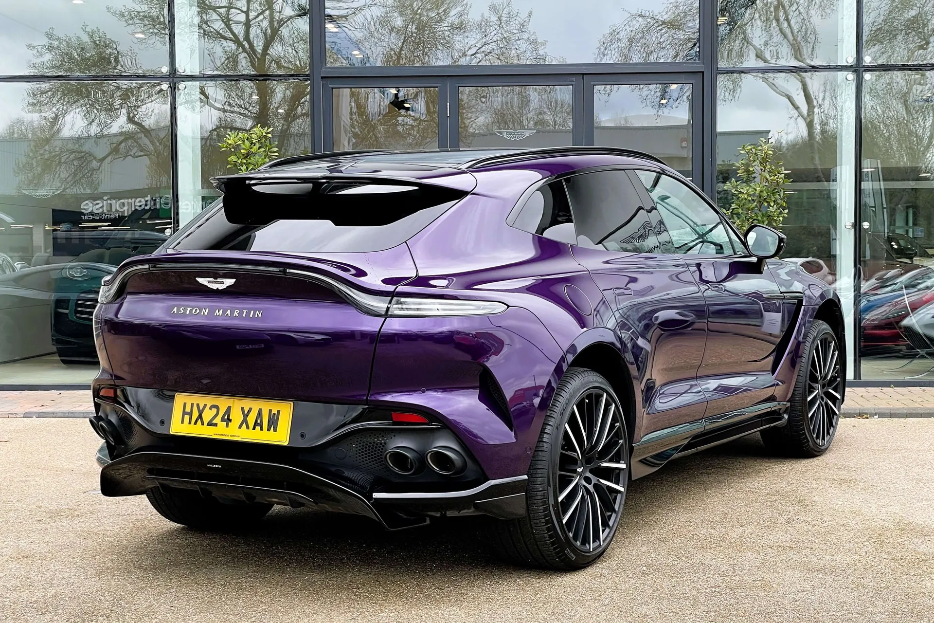 Aston Martin DBX thumbnail image number 11