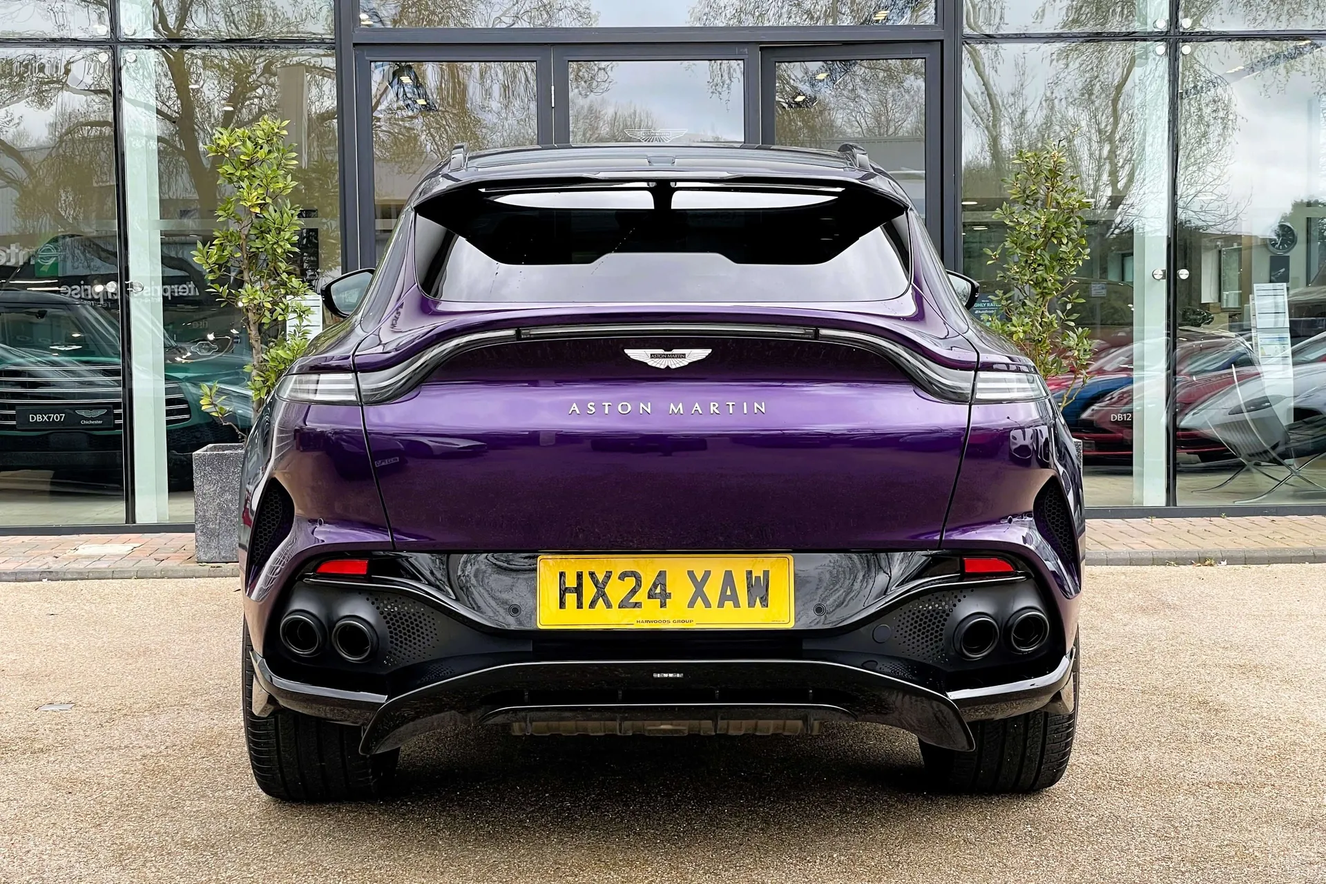 Aston Martin DBX thumbnail image number 10