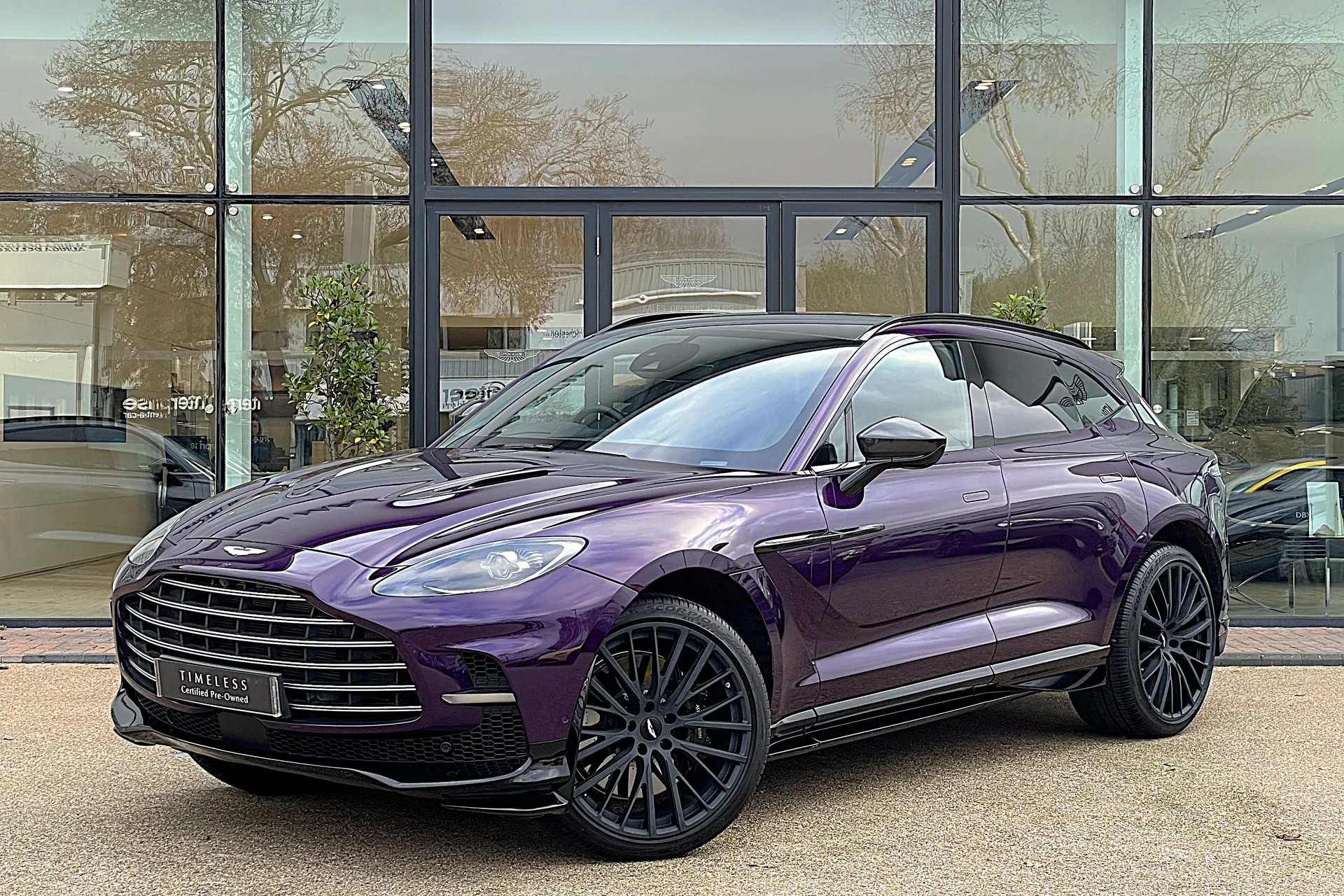 Aston Martin DBX thumbnail image number 5