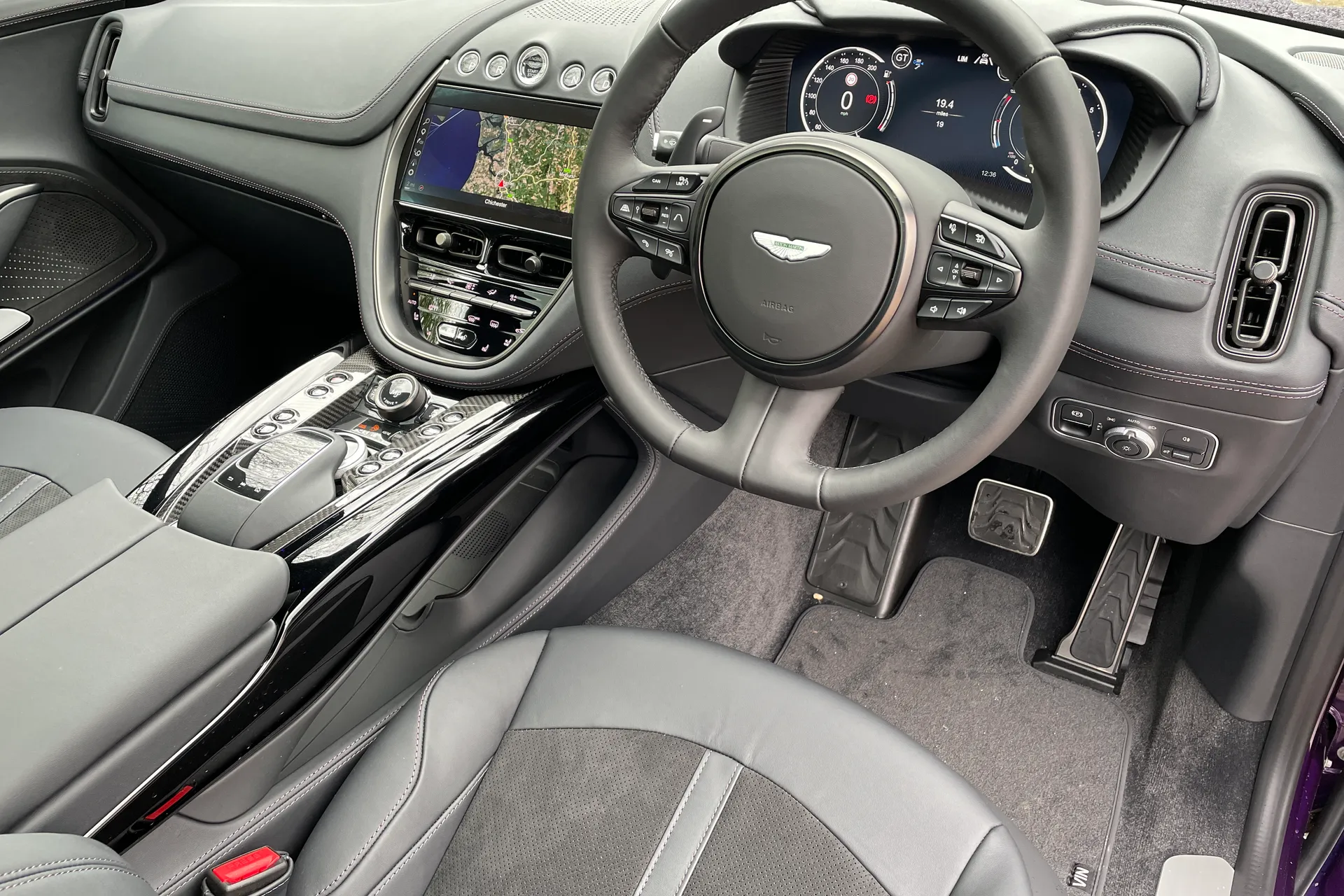 Aston Martin DBX thumbnail image number 4