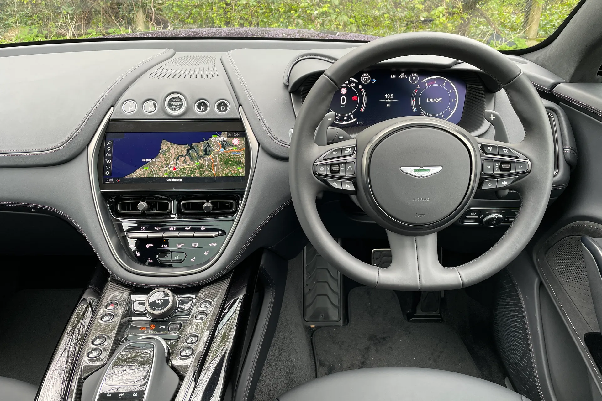 Aston Martin DBX thumbnail image number 39