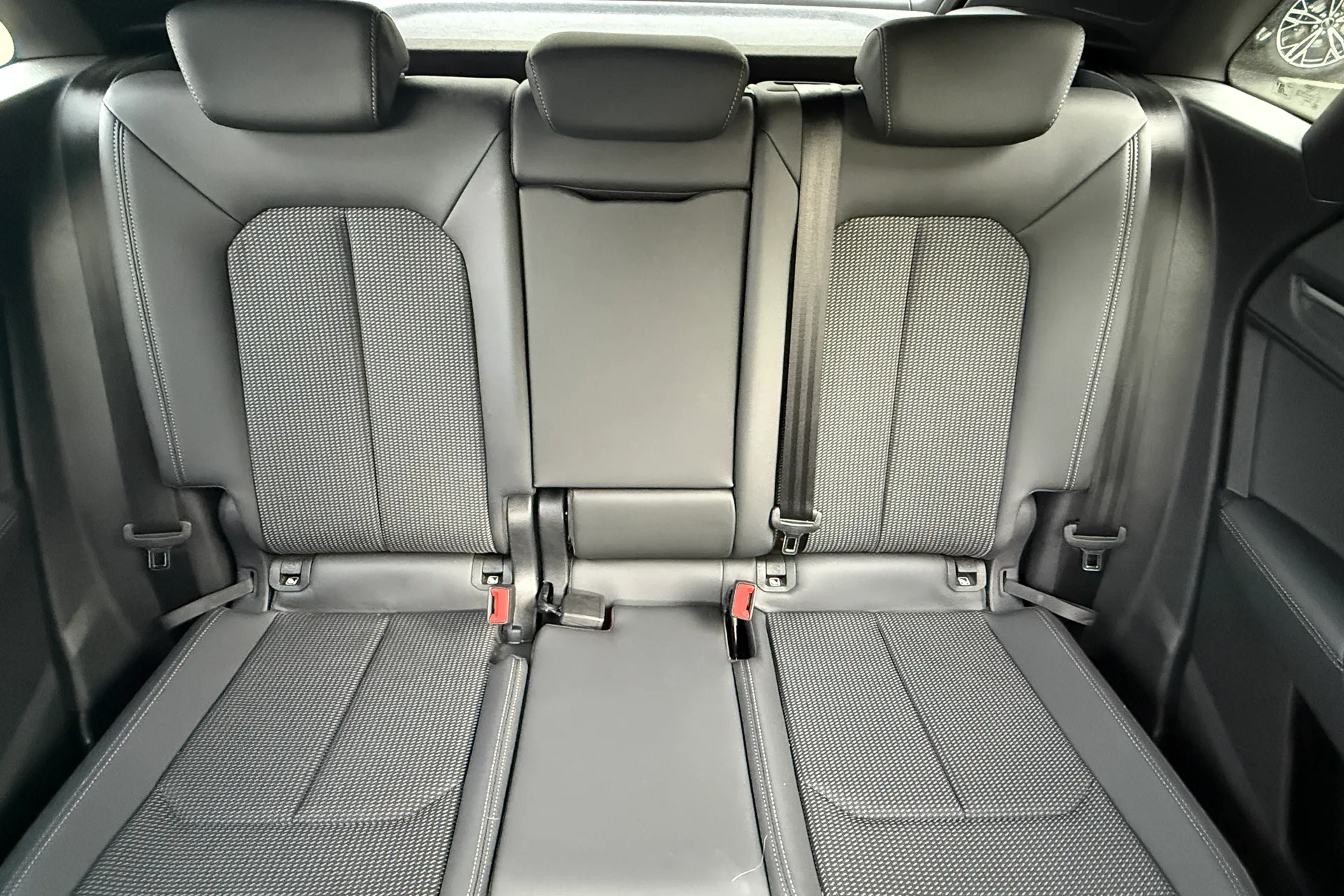 Audi Q3 thumbnail image number 26