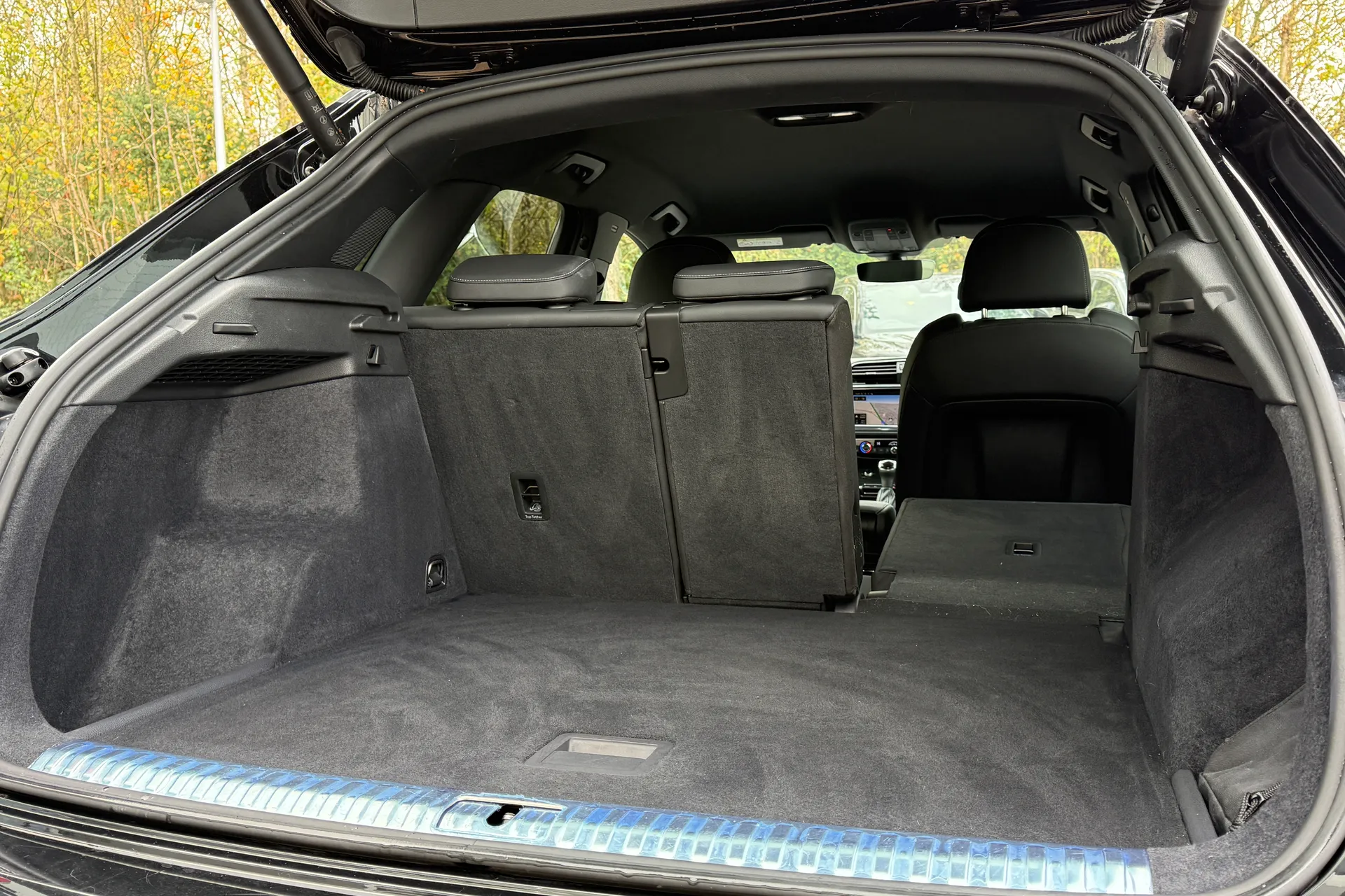 Audi Q3 thumbnail image number 36