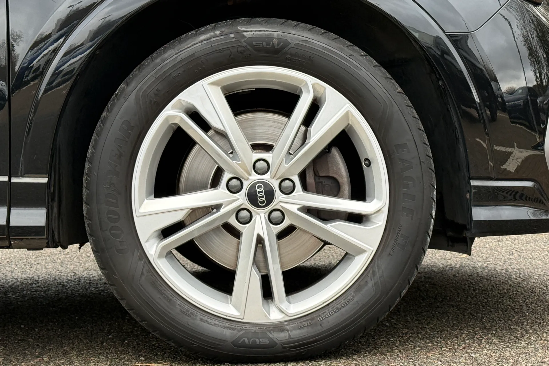 Audi Q3 thumbnail image number 24