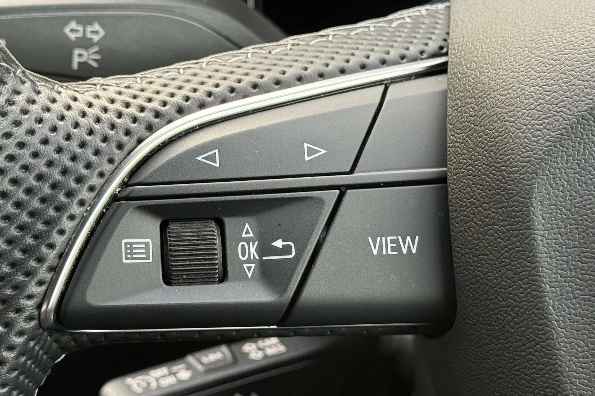 Audi Q3 thumbnail image number 60