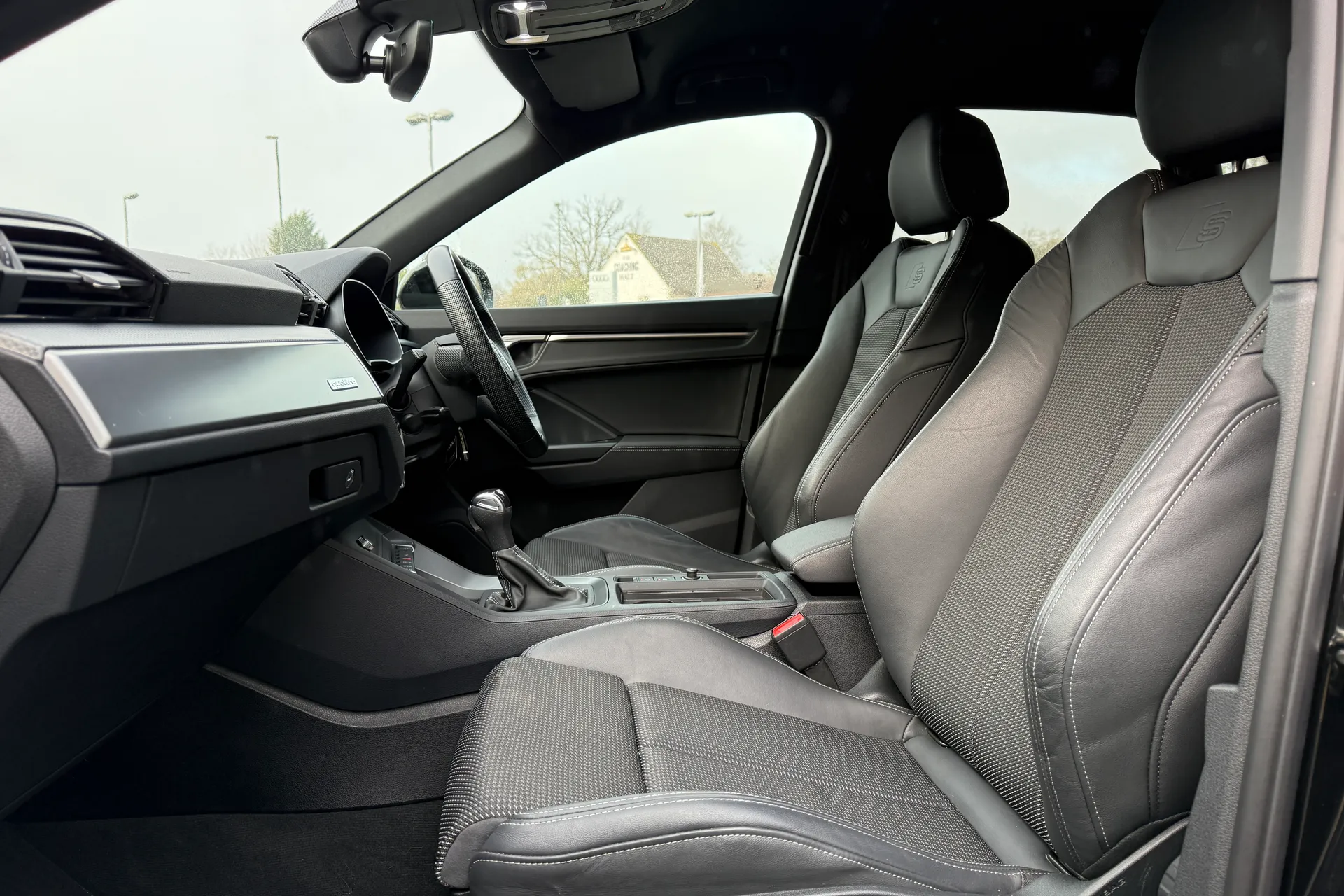 Audi Q3 thumbnail image number 21