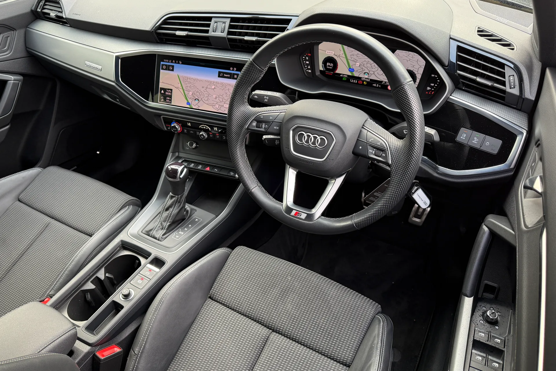 Audi Q3 thumbnail image number 14