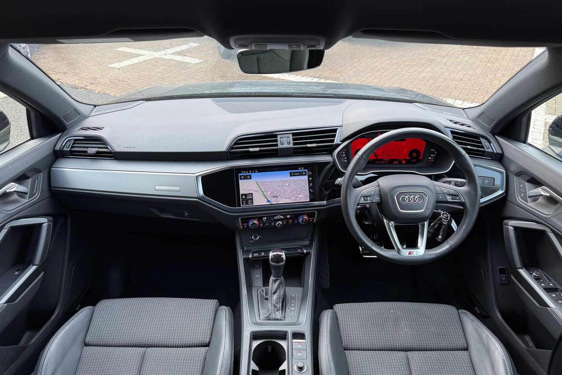 Audi Q3 thumbnail image number 3