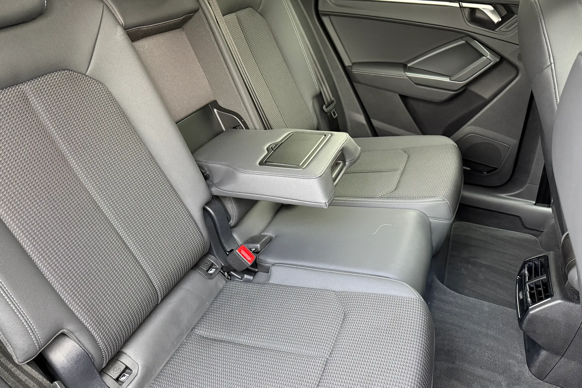 Audi Q3 thumbnail image number 27