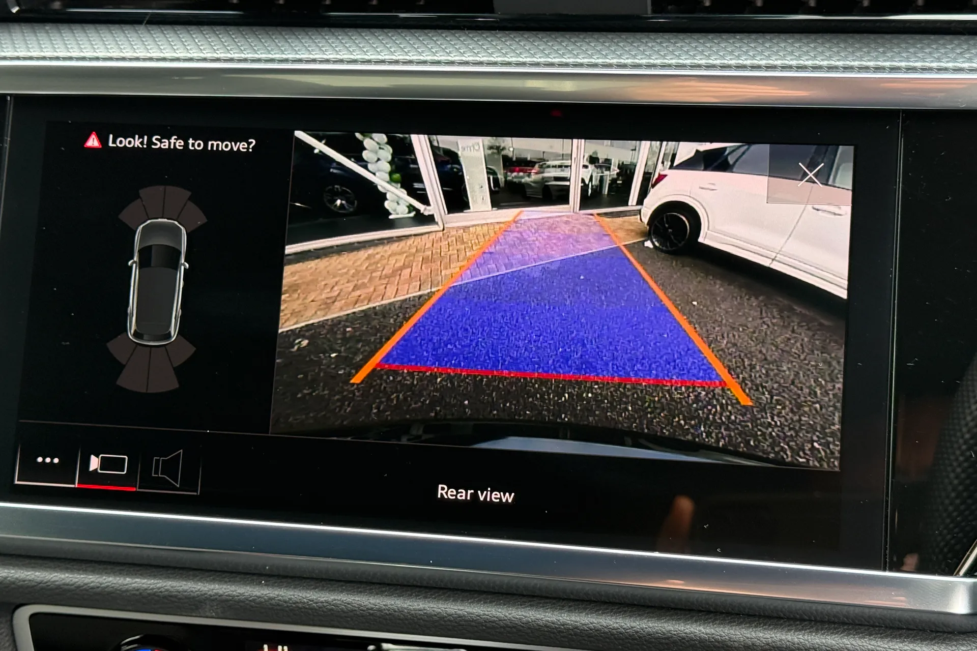 Audi Q3 thumbnail image number 6