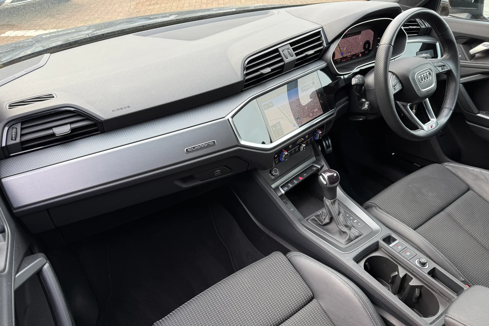 Audi Q3 thumbnail image number 19