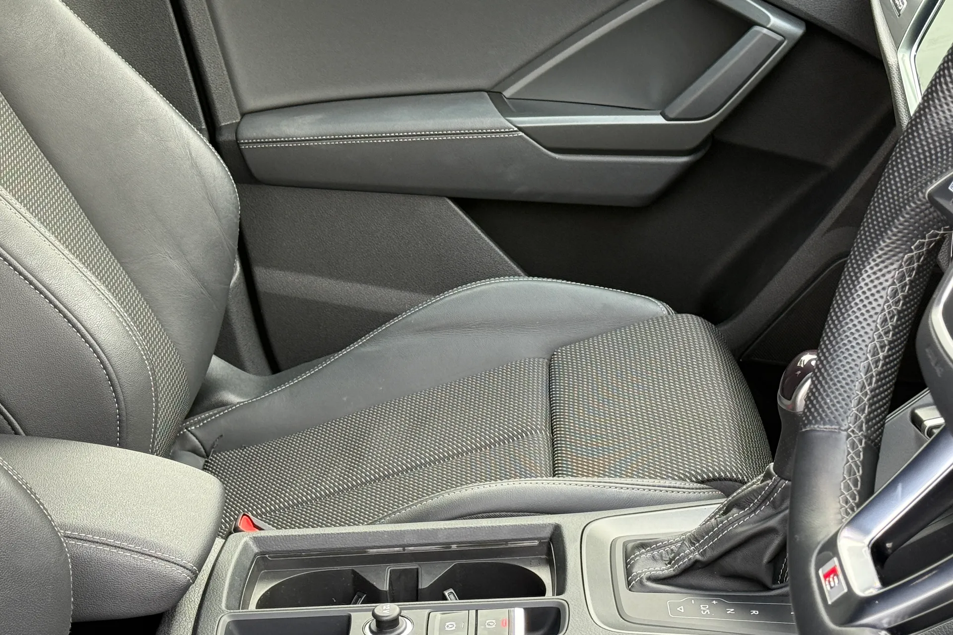 Audi Q3 thumbnail image number 43