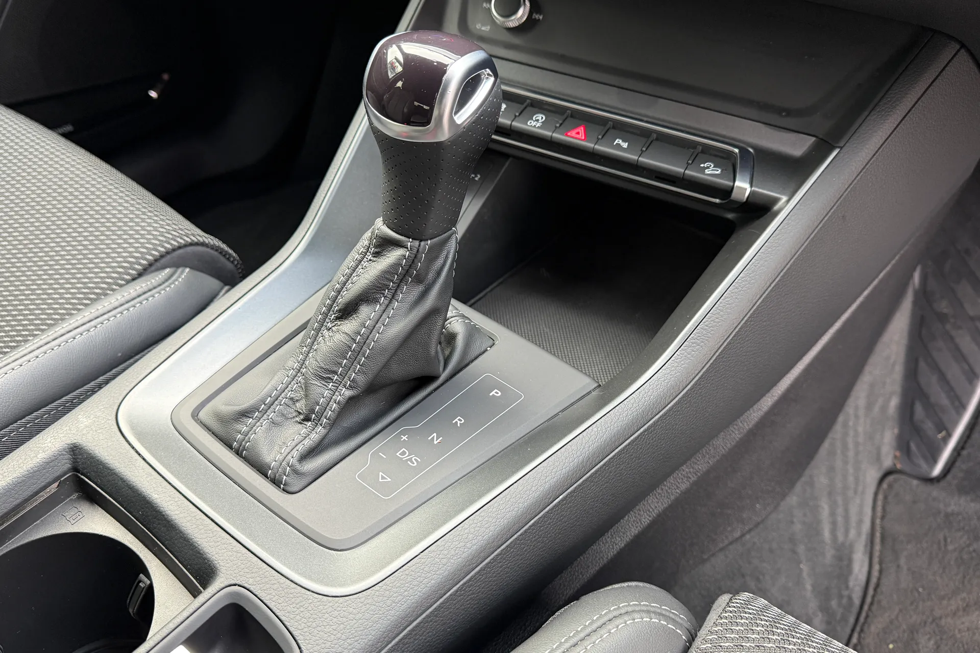 Audi Q3 thumbnail image number 45