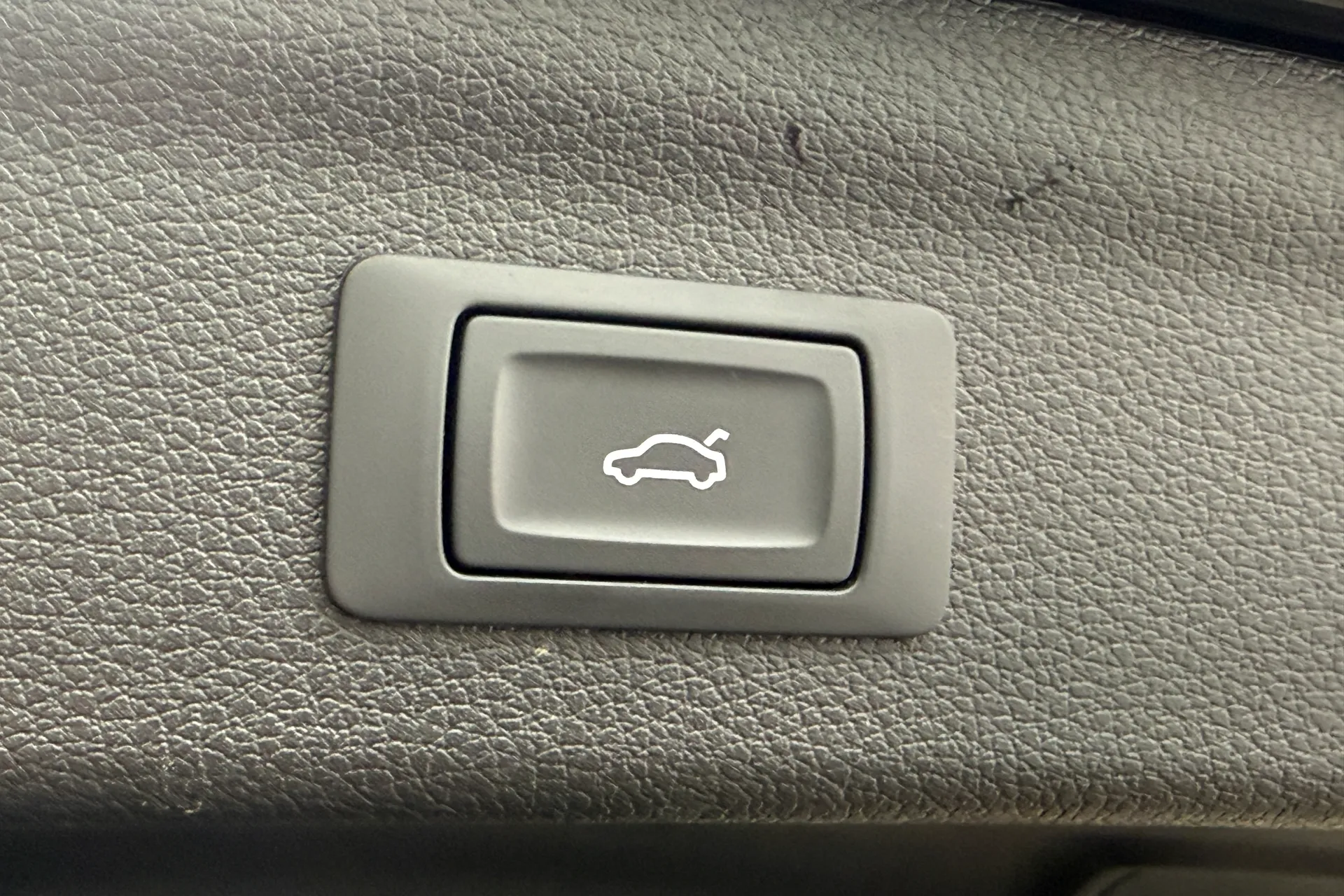 Audi Q3 thumbnail image number 35