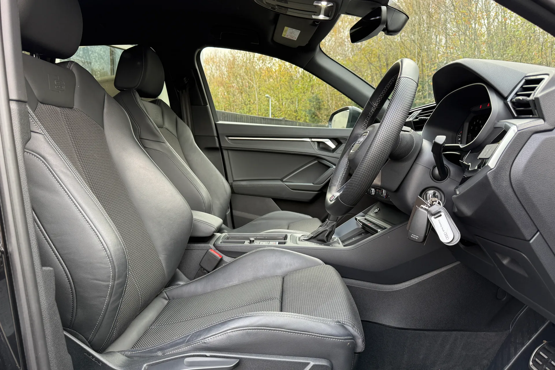 Audi Q3 thumbnail image number 12